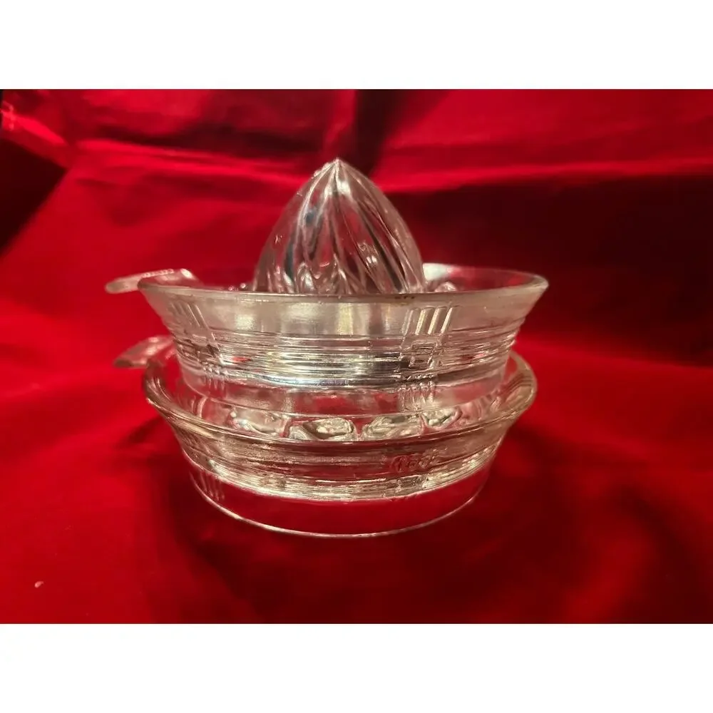 Vintage Criss Cross Juicers with Side Tab - set of 2 - Picture 9 of 11